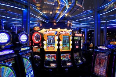 Lucky Neko slot game interface on ayam 4d showing paytable and spin controls